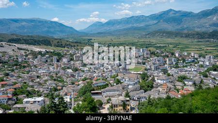 Blick auf die Stadt vom Schloss, Gjirokaster, Albanien Stockfoto