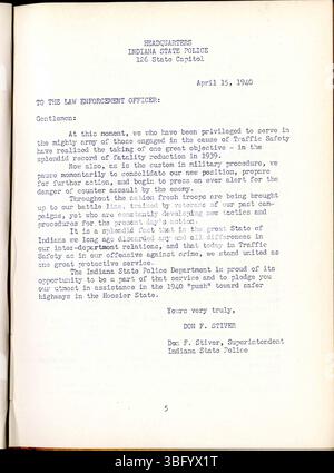 Die Ausgabe des Indiana Law Enforcement Digest vom März 1940 konzentriert sich auf die Indiana State Police und ihre verschiedenen Büros. Dazu gehören statistische Berichte und Listen gesuchter Personen, die einen Überblick über die Strafverfolgungsaktivitäten in Indiana zu dieser Zeit geben. Stockfoto