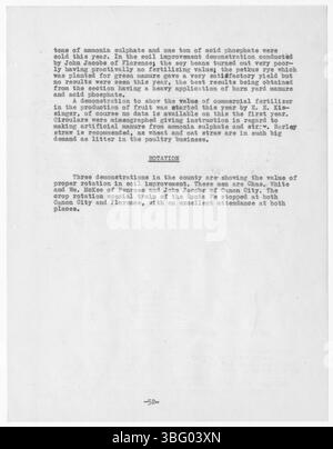 In diesem Abschnitt des Jahresberichts 1927 werden die von Paul L. Smithers zur Verbesserung der landwirtschaftlichen Praktiken und der Lebensqualität im Fremont County durchgeführten Strategien zur Sensibilisierung und Aufklärung vorgestellt. Der Schwerpunkt liegt auf der Unterstützung landwirtschaftlicher Betriebe und der Entwicklung der Gemeinden. Stockfoto