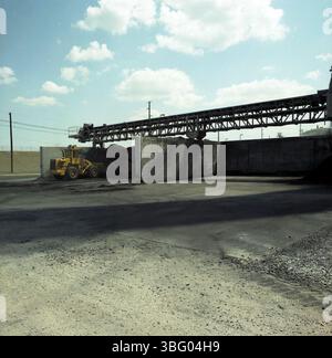 Foto, das das Äußere des Müllkraftwerks Columbus zeigt, das von 1983 bis 1994 in Betrieb war. 2005 wurden die Rauchstapel des Werks abgerissen. Stockfoto