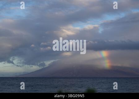 regenbogen über dem pazifik auf Maui Hawaii Stockfoto