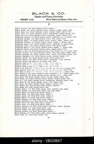 Auf Seite 40 des Stadtwahlverzeichnisses von 1911 in Rushville finden Sie Anzeigen für lokale Unternehmen, Auflistungen von Kirchen und eine kurze Geschichte des öffentlichen Schulsystems und mehrerer Kirchen in der Gegend. Stockfoto