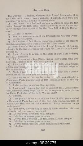 Dieser Bericht, der von der Ohio UN-American Activities Commission erstellt wurde, enthält Aussagen von Personen, die 1953 und 1954 der kommunistischen Sympathie verdächtigt wurden. Die Anhörungen waren Teil eines umfassenderen nationalen Trends antikommunistischer Ermittlungen. Stockfoto