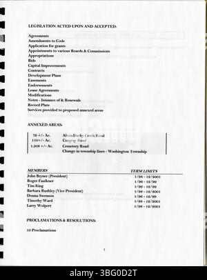 Der Jahresbericht 1999 der City Clerk für Hilliard, Ohio, enthält einen Überblick über die Aktivitäten der Stadtverwaltung, einschließlich Berichte verschiedener Kommissionen wie der Shade Tree Commission und der Planning Commission. Stockfoto