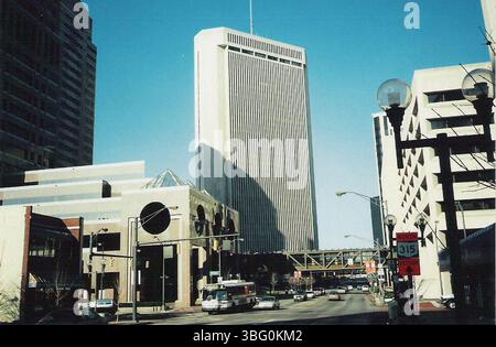 Dieses Foto aus dem Jahr 1999 zeigt das William Green Building, das Nationwide Building 1 und das John W Bricker Federal Building. Stockfoto