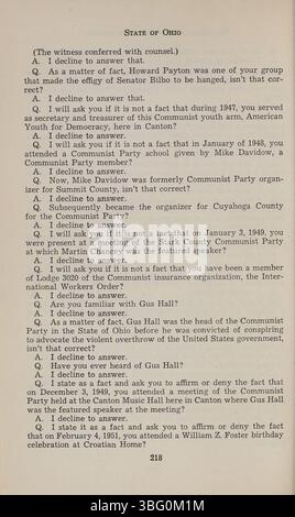 Dieser Bericht enthält Transkripte von Zeugenaussagen, die 1953-1954 unter Eid der Ohio UN-American Activities Commission im Zusammenhang mit Untersuchungen der Kommunistischen Partei abgegeben wurden. Stockfoto