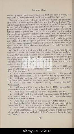 Der Bericht der Ohio UN-American Activities Commission für 1953-1954 enthält Abschriften von Zeugenaussagen über mutmaßliche Kommunisten, die Teil der antikommunistischen Aktivitäten des Staates aus der Zeit des Kalten Krieges waren. Diese Dokumente verdeutlichen die intensive Prüfung, mit der Verdächtige während dieser Zeit konfrontiert waren. Stockfoto