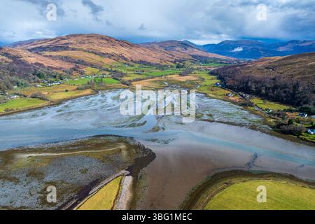 Castle Stalker ein Turmhaus aus dem 15. Jahrhundert auf einer Gezeiteninsel auf Loch Laich, Portnacroish, Großbritannien, Schottland, Großbritannien, Highlands, Britisch Stockfoto