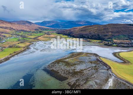 Castle Stalker ein Turmhaus aus dem 15. Jahrhundert auf einer Gezeiteninsel auf Loch Laich, Portnacroish, Großbritannien, Schottland, Großbritannien, Highlands, Britisch Stockfoto