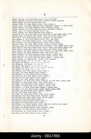 Das 1911 Rushville City- und Telefonbuch enthält Geschäfts- und Kirchenverzeichnisse sowie Werbung. Es enthält auch eine kurze Geschichte der öffentlichen Schule und ausgewählter Kirchen in Rushville. Stockfoto