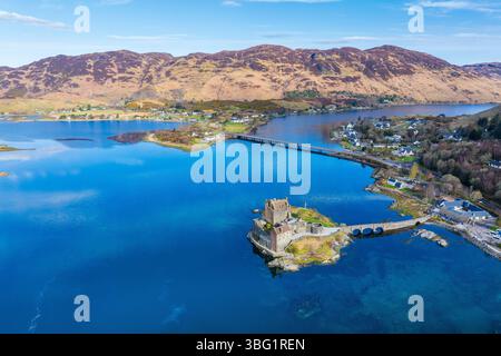 Vereinigtes Königreich, Vereinigtes Königreich, Schottland, Großbritannien, Britische Inseln, Highland, Loch Duich, Eilean Donan Castle, Dornie Village Stockfoto