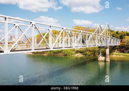 Alte Brücke auf Asahi River in der Nähe von Okayama Castle in Japan Stockfoto