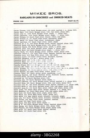 Diese Seite aus dem 1911er Stadtverzeichnis von Rushville enthält eine detaillierte Liste von Unternehmen, Kirchen und Schulen in Rushville sowie Werbung für lokale Dienstleistungen. Stockfoto