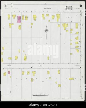 Diese 1927 in Sanborn gezeigte Karte von Jefferson, Ashtabula County, Ohio, zeigt detaillierte Straßenkarten mit Gebäudeumrissen, Fenstern, Türen, Straßennamen und Grundstücksgrenzen. Sie identifiziert Unternehmen, Regierungsgebäude und Kirchen. Diese Karten sind wertvolle Werkzeuge für lokale Historiker und Forscher historischer Strukturen und deren Nutzung. Stockfoto