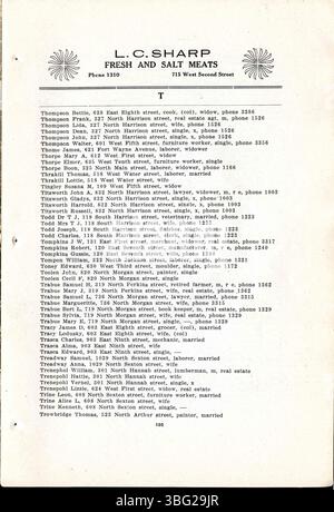 Seite 107 des 1911er Stadtverzeichnisses von Rushville enthält Anzeigen, Geschäftslisten und Kirchenverzeichnisse. Eine kurze Geschichte der öffentlichen Schulen in Rushville und bemerkenswerten Kirchen ist ebenfalls zu sehen. Stockfoto