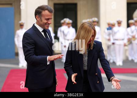 Rom, Italien, 3. Juni 2025: Der italienische Premierminister Giorgia Meloni trifft im Palazzo Chigi mit dem Präsidenten der Französischen Republik, Emmanuel Macron, zusammen. Stockfoto