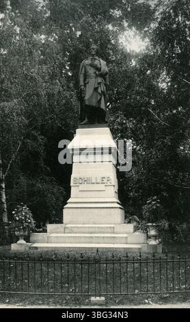 Das Johann C.F. Schiller-Denkmal, geschaffen von Ferdinand von Miller, wurde am 4. Juli 1891 zu Ehren des deutschen Dichters Johann Christoph Friedrich Schiller geweiht. Das Denkmal wurde 1991 für 000 US-Dollar restauriert, wobei seine historische und kulturelle Bedeutung erhalten blieb. Stockfoto