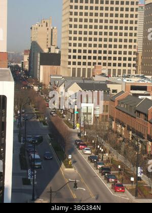 Luftaufnahmen der East Gay Street, Columbus, Ohio, am 29. März 2013, zeigt das Continental Centre an der 150 East Gay Street, das Ohio Bell Gebäude an der 111 North 4th Street und die Nachbarschaft Launch Condominiums. Die Bilder zeigen auch das rote Backsteingebäude an der 306 East Gay Street, in der Stewart Jaffy & Associates untergebracht ist, sowie die frühen Bauphasen für die Normandie, einen neuen Wohnkomplex. Stockfoto