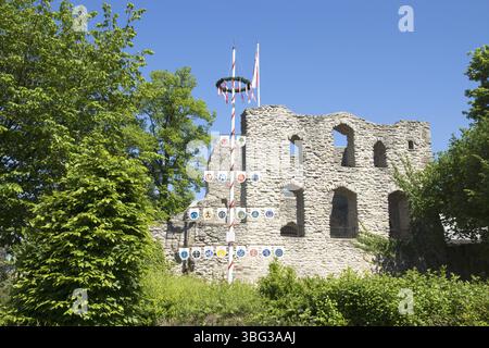 Schlossruine Bad Lippspringe mit Mypole, Nordrhein-Westfalen, Deutschland, Europa Stockfoto