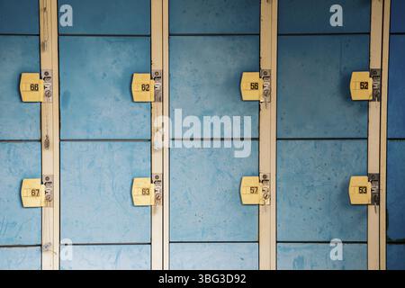 Blauen Schließfächer in Japan Stockfoto