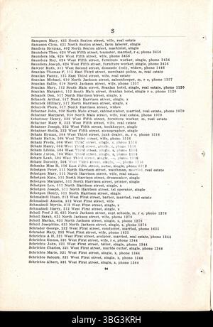 Das 1911 Rushville City- und Telefonverzeichnis enthält Geschäfts- und Kirchenauflistungen sowie Werbung für lokale Dienstleistungen. Es bietet auch kurze historische Informationen über die öffentliche Schule und ausgewählte Kirchen in der Gegend. Stockfoto