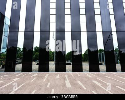 Cube Building, Büros des North Northamptonshire Council, im Stadtzentrum von Corby, Northamptonshire, England. Stockfoto