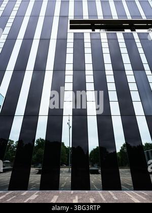 Cube Building, Büros des North Northamptonshire Council, im Stadtzentrum von Corby, Northamptonshire, England. Stockfoto