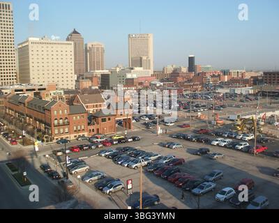 Luftaufnahmen von der East Gay Street in Columbus, Ohio, aufgenommen am 29. März 2013, auf denen das Continental Centre in der 150 East Gay Street, das Ohio Bell Building in der 111 North 4th Street und die Nachbarschaft Launch Condominiums enthüllt werden. Die Bilder zeigen auch die East Gay Street 306, in der Stewart Jaffy & Associates untergebracht ist, sowie die Baustelle für die Normandie, ein Apartmentkomplex in der East Long Street 325. Stockfoto