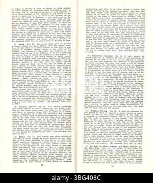 Diese Publikation von 1932 beschreibt die Kraftfahrzeug- und Straßenverkehrsgesetze in Indiana, die die Zulassung von Fahrzeugen, Lizenzen, Gebührenpläne, Straßenschilder, allgemeine gesetzliche Fakten und ein Index für die Benutzerfreundlichkeit. Stockfoto