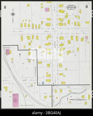 Diese Sanborn-Karte von Jefferson, Ashtabula County, Ohio, aus dem Jahr 1927 enthält großformatige Straßenpläne, die Gebäude, Fenster, Türen, Straßennamen, Bürgersteige, und Eigenschaftsgrenzen. Sie identifiziert Unternehmen, Kirchen und Regierungsgebäude. Diese Karten sind von entscheidender Bedeutung für Forscher, die historische Flächennutzung und Baufunktionen untersuchen. Stockfoto