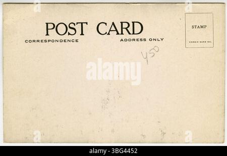 Diese schwarz-weiße Postkarte zeigt zwei Ansichten der Überschwemmung von 1913 in Columbus, Ohio. Eine Ansicht ist vom Maschinenhaus aus, die andere zeigt umgestürzte Gebäude. Das zweite Bild zeigt auch Trott & Company, die sich in der 1057 West Broad Street befindet. Stockfoto