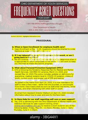 Dieses Dokument, das am 28. Mai 2020 aktualisiert wurde, behandelt häufig gestellte Fragen an Mitarbeiter zu COVID-19-Arbeitsverfahren und Sicherheitsmaßnahmen. Stockfoto