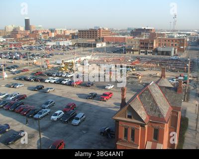 Luftaufnahmen der East Gay Street in Columbus, Ohio, vom 29. März 2013, mit wichtigen Sehenswürdigkeiten wie dem Continental Centre in der 150 East Gay Street, dem Ohio Bell Gebäude in der 111 North 4th Street und den Nachbarschaft Launch Condominiums. Weitere sichtbare Sehenswürdigkeiten sind das East Gay Street Gebäude von 306 mit Stewart Jaffy & Associates und der Bau des Wohnkomplexes in der Normandie an der East Long Street 325. Stockfoto