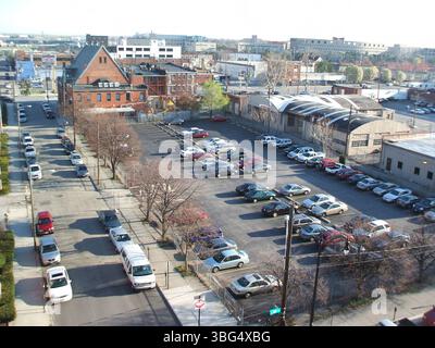 Luftaufnahmen der East Gay Street, aufgenommen am 17. April 2009, mit Blick nach Westen und Norden. Zu den Gebäuden gehören das Continental Centre, das Ohio Bell Building und die Büros von Stewart Jaffy & Associates. Der Bau der Nachbarschaft Launch Condominiums ist auf der Nordseite der Gay Street zu sehen. Stockfoto