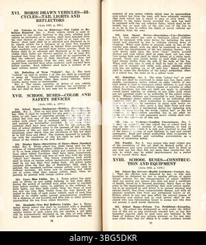Seite 50 der Kraftfahrzeug- und Straßenverkehrsgesetze von Indiana aus dem Jahr 1937 enthält die Auflistung von Gebühren, Zulassungen und Lizenzen sowie Straßenschilder, allgemeine Fakten und einen Index. Stockfoto