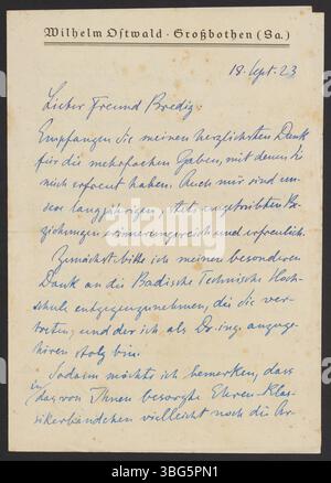 Wilhelm Ostwald, ein deutscher Chemiker, dankt Georg Bredig für seine Freundschaft und schlägt vor, eine Arbeit über die Rohsalze von Methylacetat in einen Band aufzunehmen, an dem Bredig arbeitet. In dem Brief werden auch ihre Zusammenarbeit und ihre gemeinsamen Interessen in der Chemie diskutiert. Stockfoto