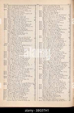 Die Ausgabe 1942-1943 des „Roten Buches der Stadt Columbus“ enthält Kreditberichte für Einwohner des Franklin County, die Details wie Name, Beruf, Adresse und Kreditwürdigkeit enthalten, die zur Bewertung der Kreditwürdigkeit lokaler Institutionen verwendet wurden. Stockfoto