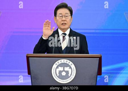 Präsidentschaftswahlen in Südkorea der 21. Präsident Südkoreas, Lee Jae-myung, leistet seinen Amtseid bei der Einweihungsfeier in der Nationalversammlung in Yeouido, Seoul, Südkorea, am 4. Juni 2025. Seoul Korea, Republik Copyright: XMatrixxImages/KoreaxPoolx Stockfoto