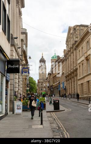Blick auf die All Saints Church in der Corn Street im historischen Stadtzentrum von Bristol, England, Großbritannien Stockfoto