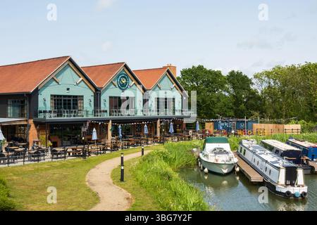 Das Warbler and Wharf Restaurant an der Campbell Marina, Milton Keynes New Town, Buckinghamshire, England Stockfoto