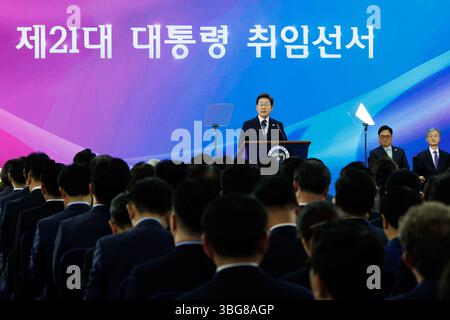 Seoul, Südkorea. Juni 2025. Lee Jae-myung, südkoreanischer Präsident, spricht während der Amtseinführung des Präsidenten in der Nationalversammlung in Seoul, Südkorea, am Mittwoch, den 4. Juni 2025. Fotograf: SeongJoon Cho/Bloomberg Credit: SIPA USA/Alamy Live News Stockfoto