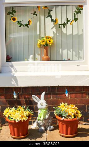 Garten und Frontfenster in minimalistischem Stil Stockfoto