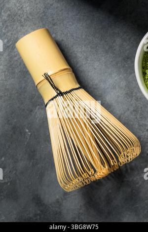 Teebesen aus Bambus Matcha aus Holz, gebrauchsfertig Stockfoto