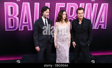 HOLLYWOOD, LOS ANGELES, KALIFORNIEN, USA - JUNI 03: Der kanadische Schauspieler und Musiker Keanu Reeves, die kubanisch-spanische Schauspielerin Ana de Armas und die amerikanische Filmregisseurin, Drehbuchautorin und Produzentin Len Wiseman kommen am 3. Juni 2025 zur Los Angeles Special Screening von Lionsgate’s „From the World of John Wick: Ballerina“, die am TCL Chinese Theatre IMAX in Hollywood, Los Angeles, Kalifornien, USA, stattfindet. (Foto: Xavier Collin/Image Press Agency) Stockfoto