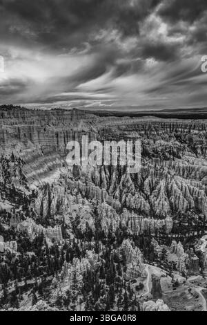 Riesige natürliche Amphitheater entlang der Ostseite des Paunsaugunt-Plateaus. Mormonen waren in den 1850er Jahren Pioniere und wurden nach Ebenezer Bryce benannt Stockfoto
