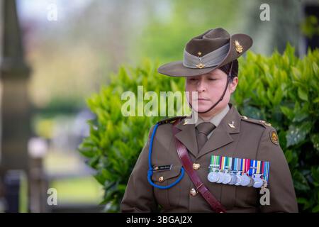 Der ANZAK Day 2024 wurde am 28. April in Soldier's Corner auf dem Warrington Cemetery gefeiert Stockfoto