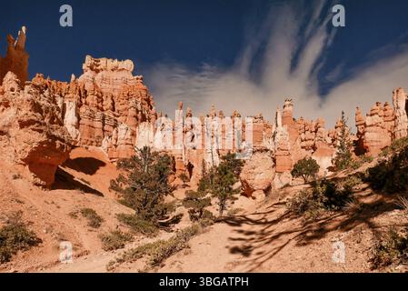 Riesige natürliche Amphitheater entlang der Ostseite des Paunsaugunt-Plateaus. Mormonen waren in den 1850er Jahren Pioniere und wurden nach Ebenezer Bryce benannt Stockfoto