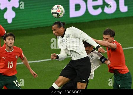 München, Deutschland. Juni 2025. Fußball: Nations League A, Deutschland - Portugal, Play-off-Runde, Halbfinale, Football Arena München, Leroy Sane aus Deutschland führt den Ball an. Quelle: Peter Kneffel/dpa/Alamy Live News Stockfoto