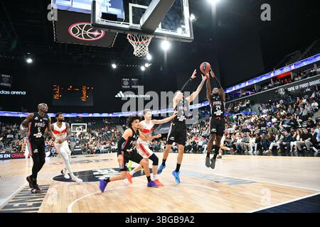 Paris, Frankreich. Juni 2025. Action mit Paris Basketball während der französischen Meisterschaft, Betclic Elite, Halbfinale, Spiel 1 zwischen Paris Basketball und JL Bourg Basket am 4. Juni 2025 in der Adidas Arena in Paris, Frankreich - Foto Cyril Lestage/DPPI Credit: DPPI Media/Alamy Live News Stockfoto