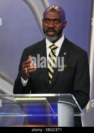 New York, Usa. Juni 2025. Der demokratische Bürgermeisterkandidat Michael Blake spricht am Mittwoch, den 4. Juni 2025, in New York. Foto: Yuki Iwamura/Pool/ABACAPRESS.COM Credit: Abaca Press/Alamy Live News Stockfoto